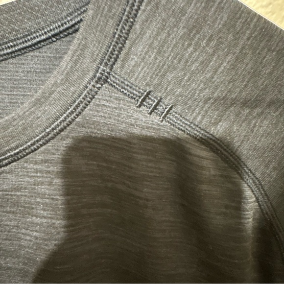 Lululemon Men’s Black Metal Vent Tech T-Shirt - Picture 3 of 4